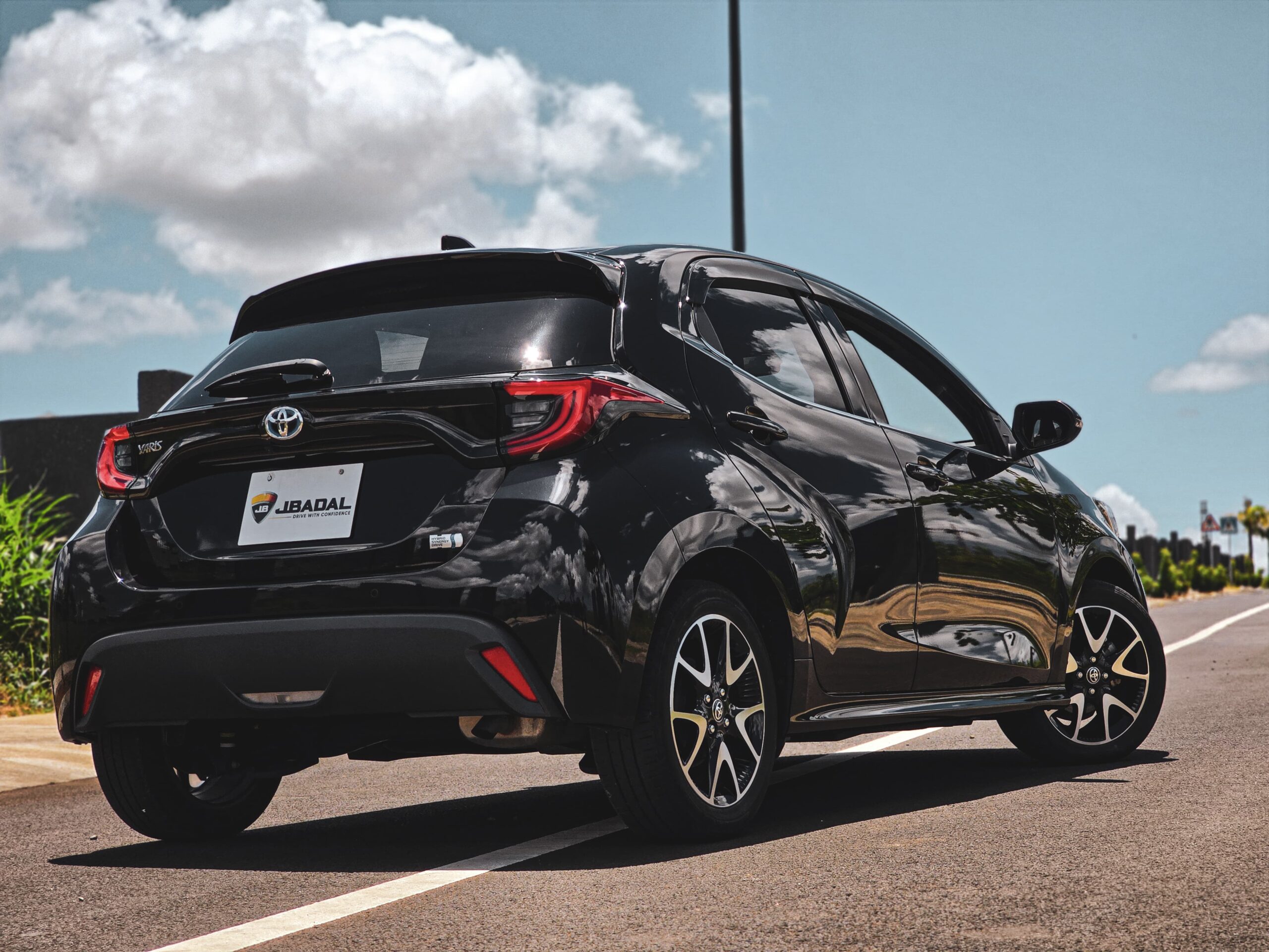 Toyota Yaris Hybrid Z ??? Jbadal